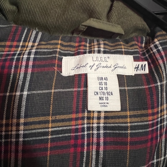 H&M Green Puffer Vest with removable & adjustable hood. - Picture 4 of 11